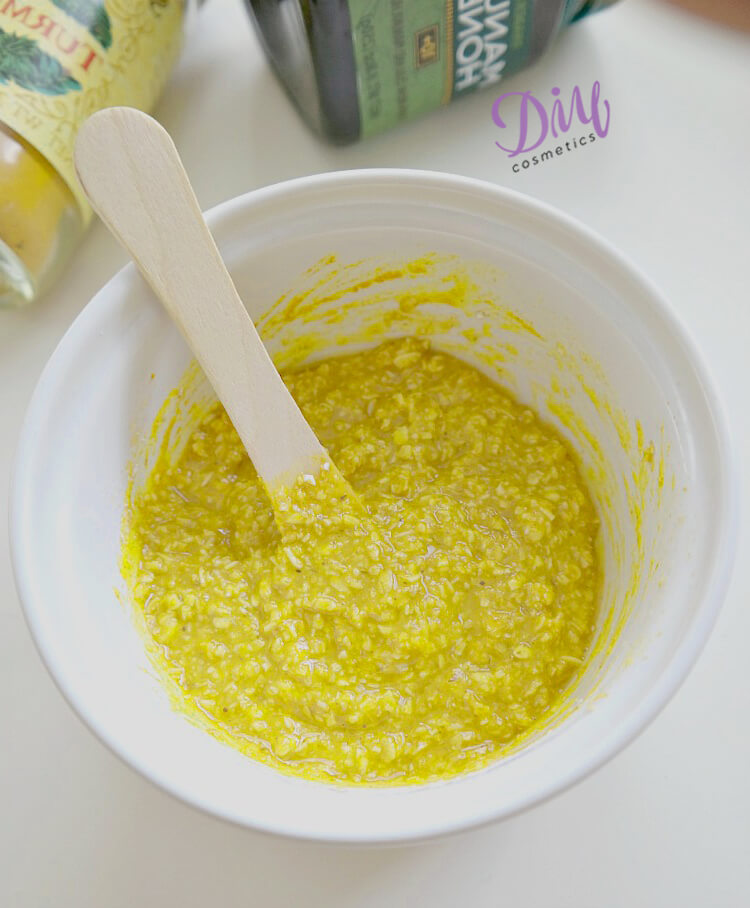 How to Make Homemade Turmeric and Lemon Face Mask