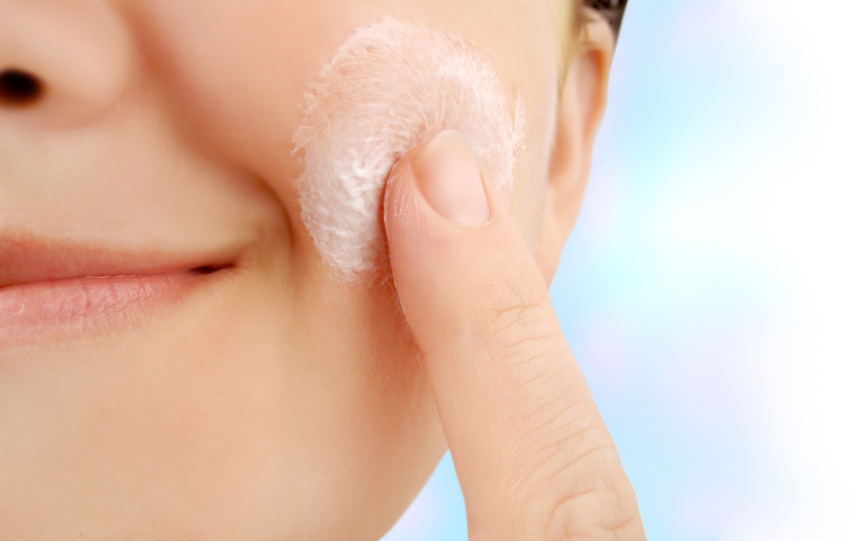 DIY Face Moisturizer for Sensitive Skin - See How to Make